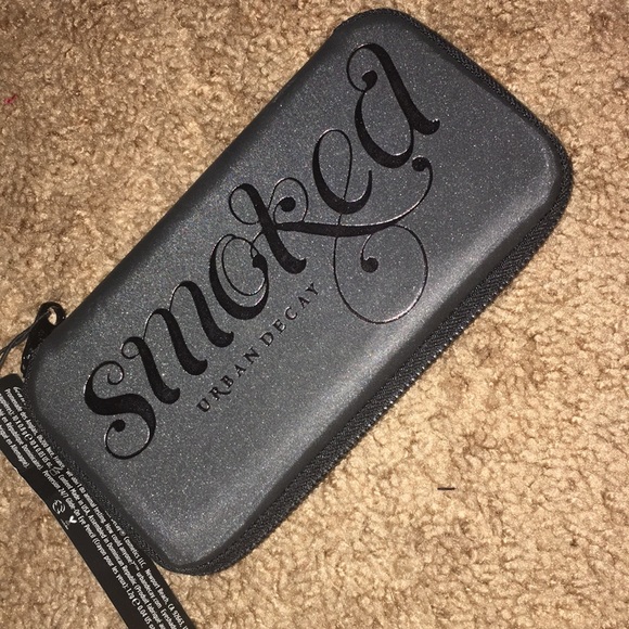 Urban decay smoked eyeshadow palette - Picture 4 of 4